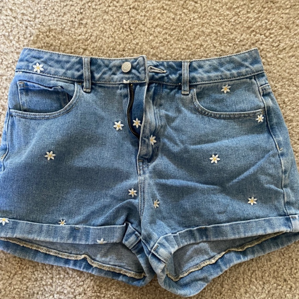 daisy shorts